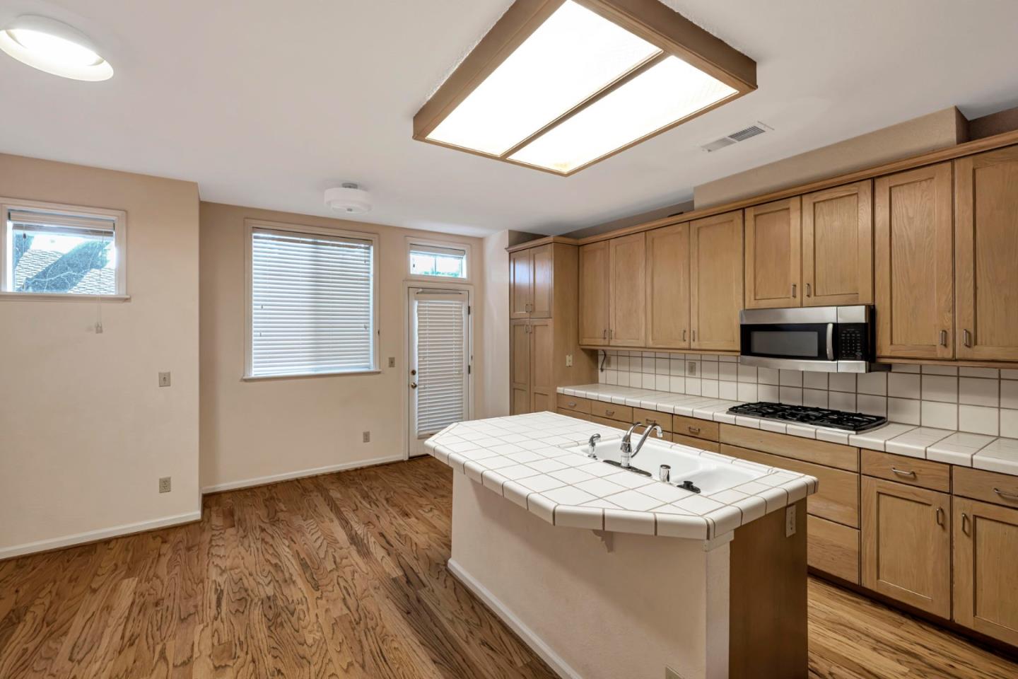 Detail Gallery Image 8 of 25 For 3421 El Camino Real 16e,  Menlo Park,  CA 94027 - 3 Beds | 3 Baths