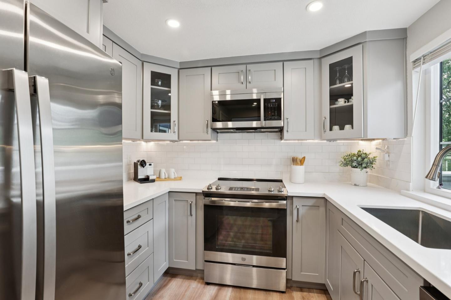 Detail Gallery Image 11 of 62 For 2890 Buena Crest Ct, San Jose,  CA 95121 - 2 Beds | 2 Baths