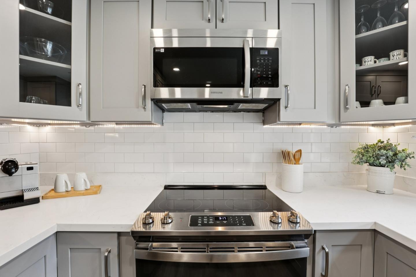 Detail Gallery Image 13 of 62 For 2890 Buena Crest Ct, San Jose,  CA 95121 - 2 Beds | 2 Baths