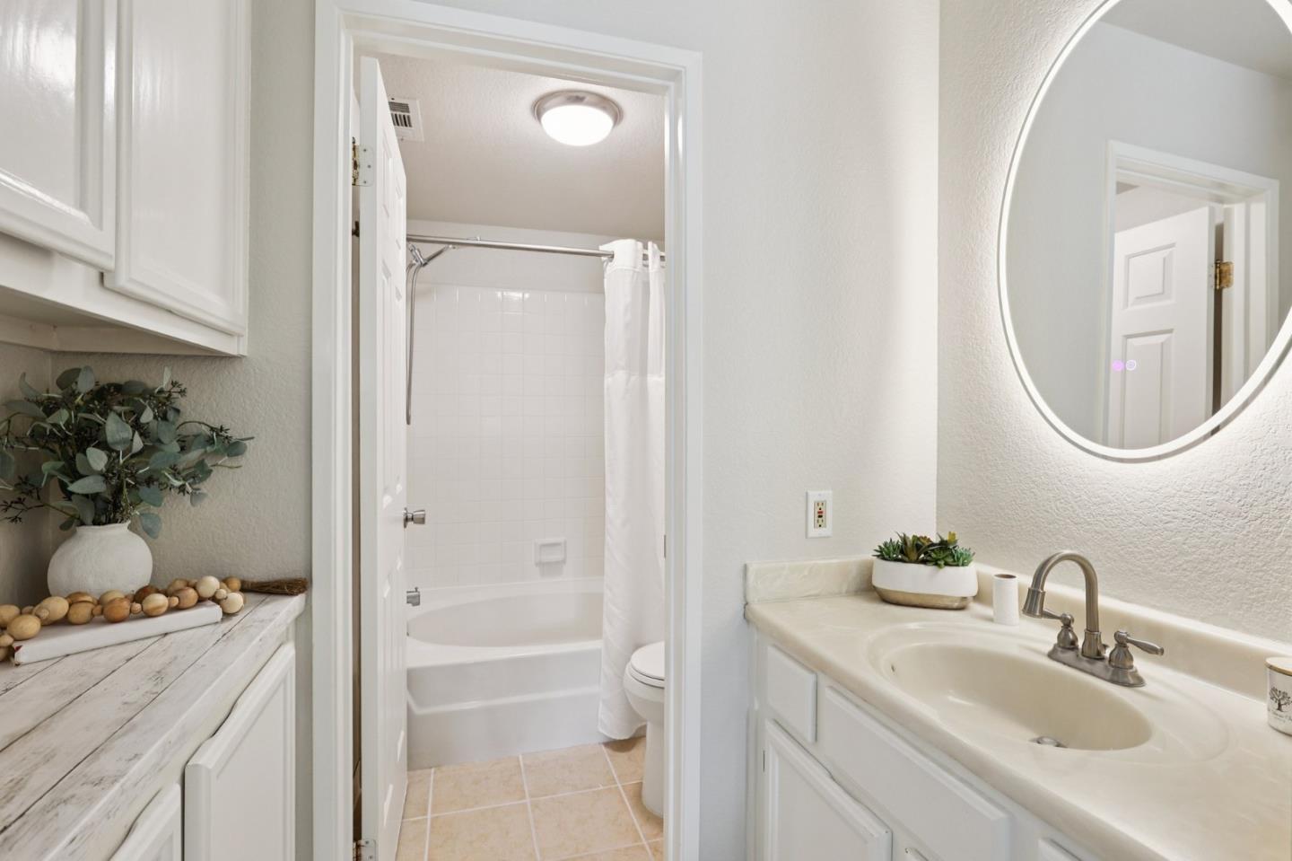 Detail Gallery Image 17 of 62 For 2890 Buena Crest Ct, San Jose,  CA 95121 - 2 Beds | 2 Baths