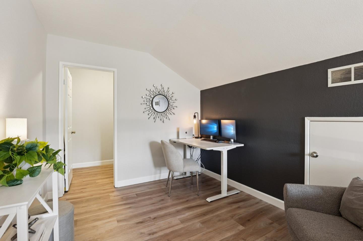 Detail Gallery Image 18 of 62 For 2890 Buena Crest Ct, San Jose,  CA 95121 - 2 Beds | 2 Baths