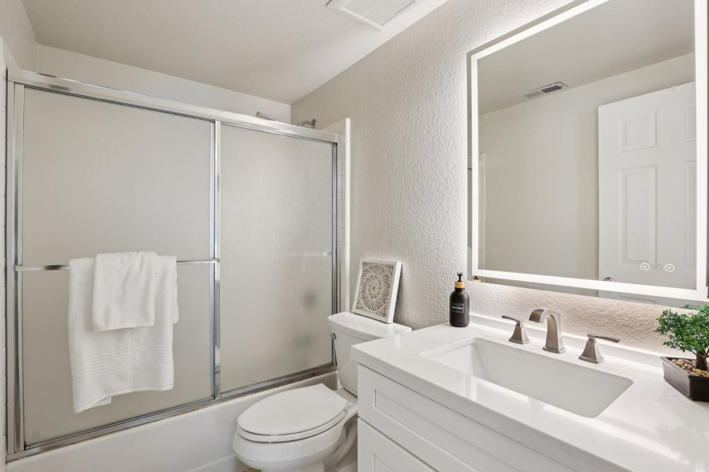 Detail Gallery Image 21 of 62 For 2890 Buena Crest Ct, San Jose,  CA 95121 - 2 Beds | 2 Baths