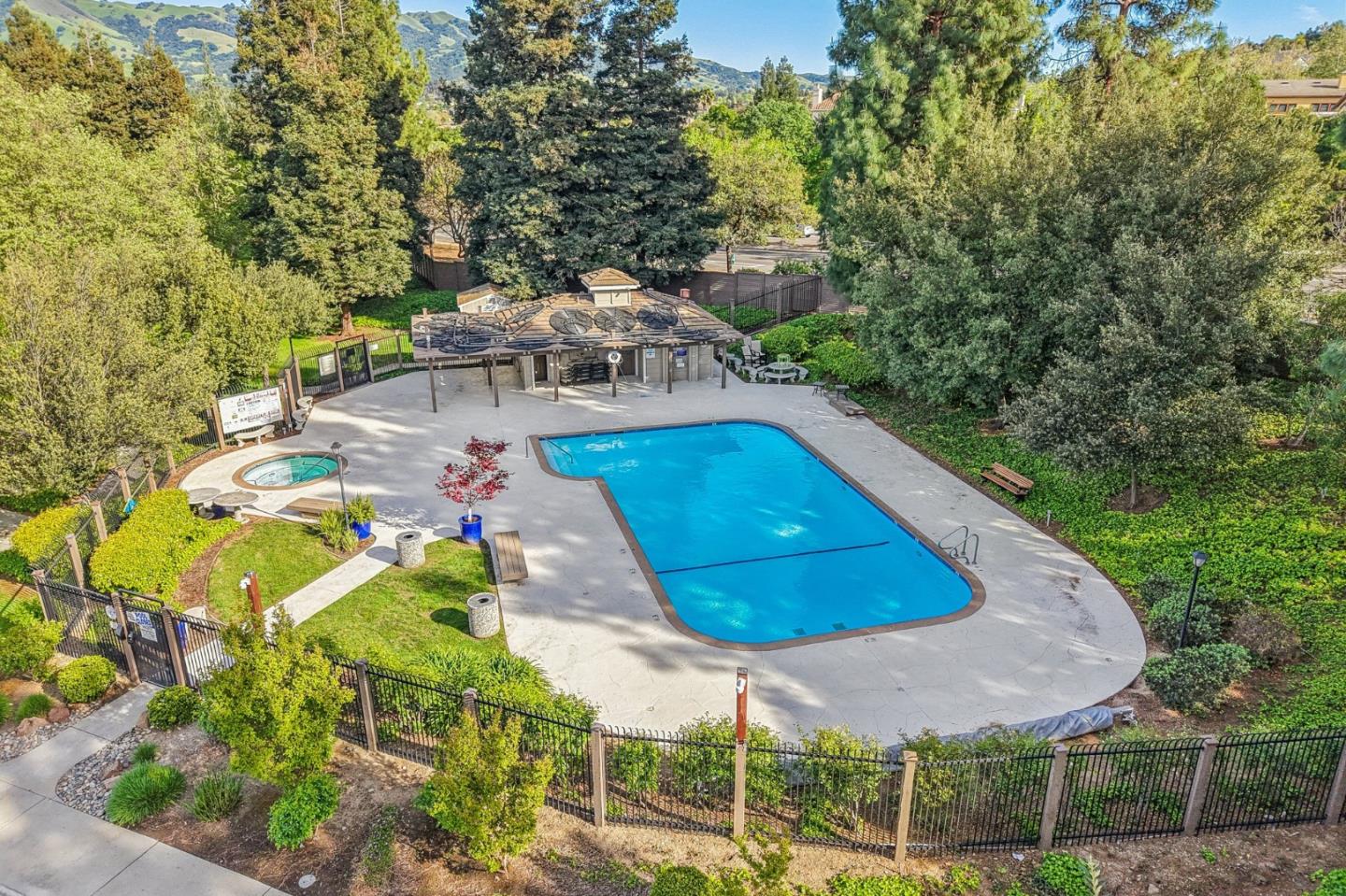 Detail Gallery Image 37 of 62 For 2890 Buena Crest Ct, San Jose,  CA 95121 - 2 Beds | 2 Baths