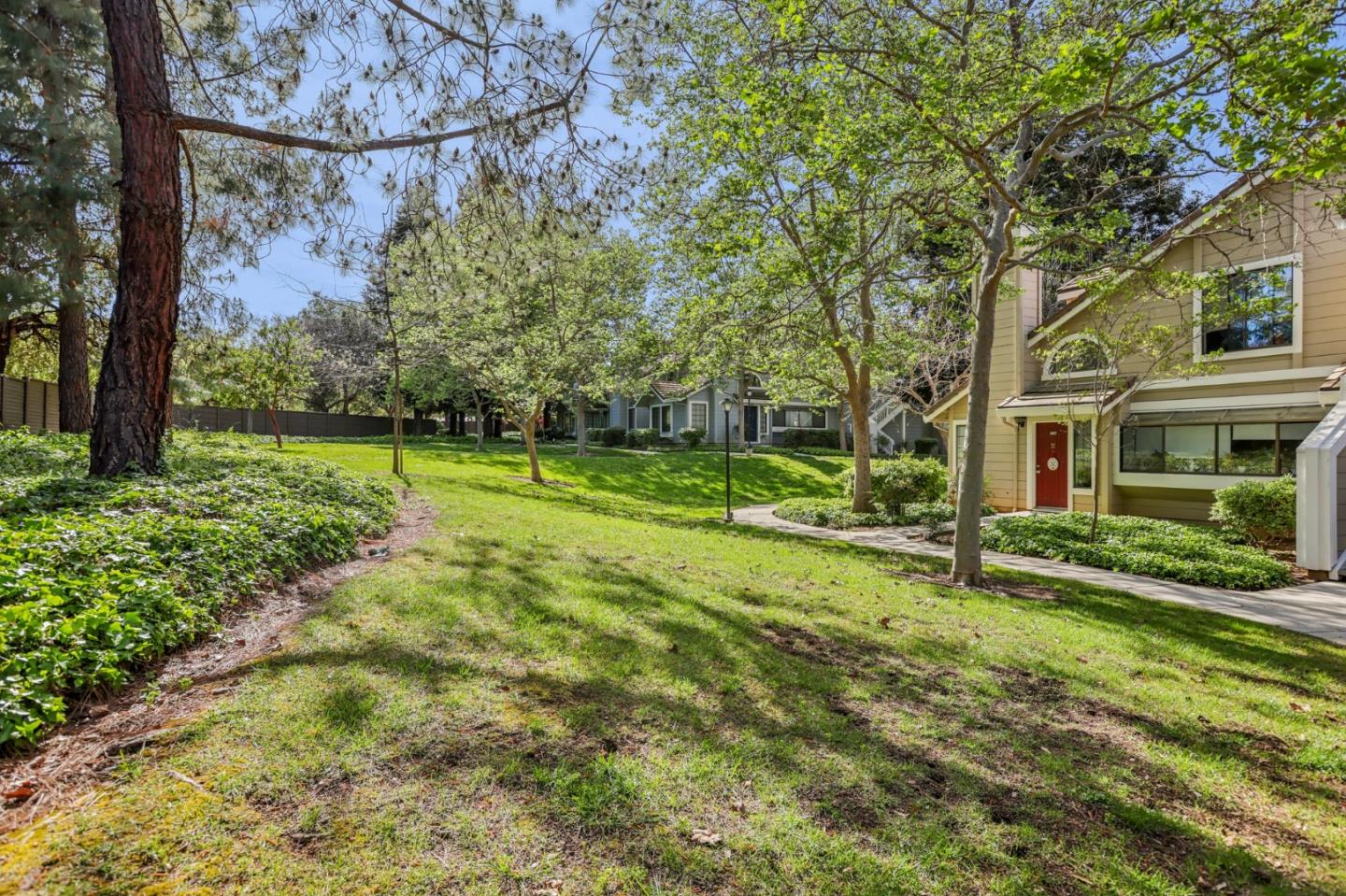 Detail Gallery Image 60 of 62 For 2890 Buena Crest Ct, San Jose,  CA 95121 - 2 Beds | 2 Baths