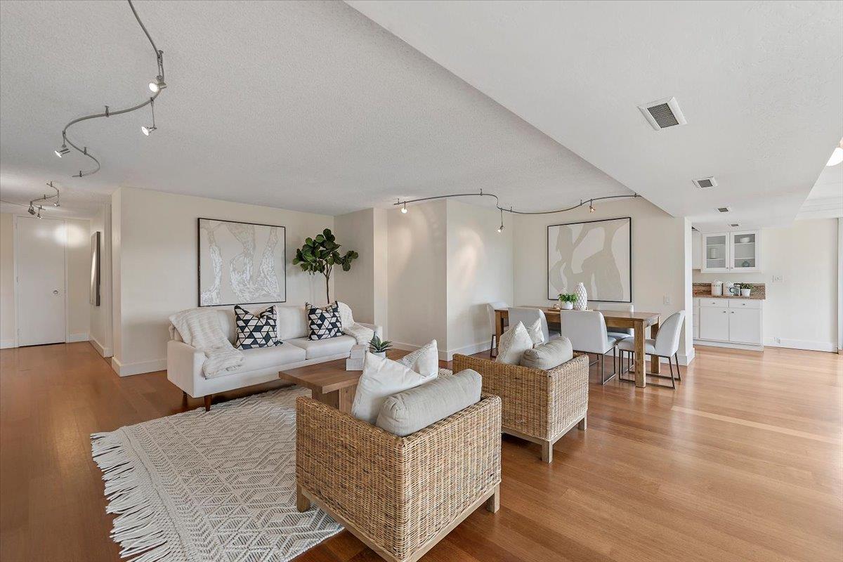 Detail Gallery Image 4 of 33 For 101 Alma St #407,  Palo Alto,  CA 94301 - 2 Beds | 2 Baths
