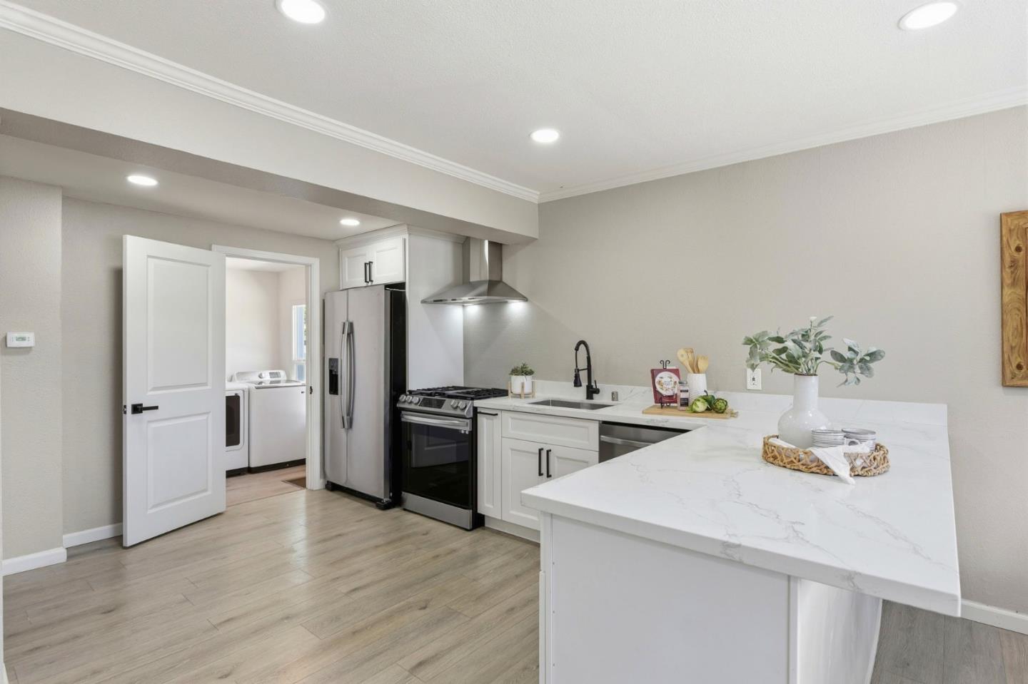 Detail Gallery Image 12 of 38 For 2383 Menalto Ave, East Palo Alto,  CA 94303 - 4 Beds | 2 Baths