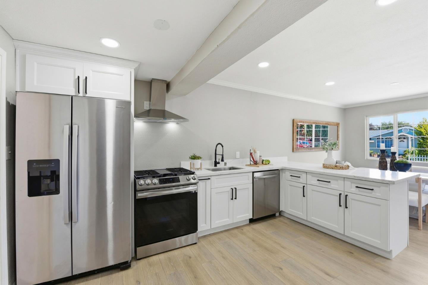 Detail Gallery Image 13 of 38 For 2383 Menalto Ave, East Palo Alto,  CA 94303 - 4 Beds | 2 Baths