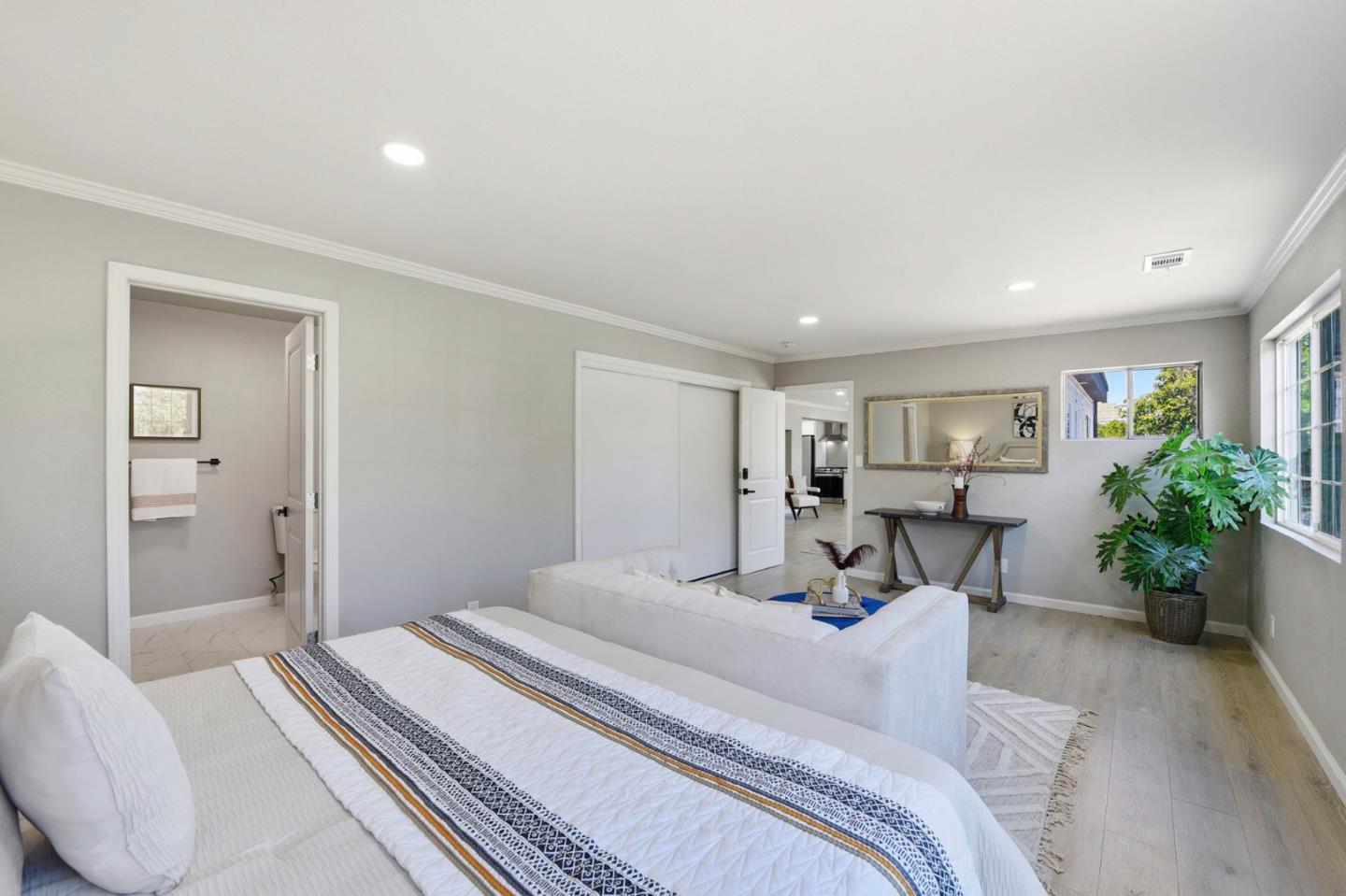 Detail Gallery Image 17 of 38 For 2383 Menalto Ave, East Palo Alto,  CA 94303 - 4 Beds | 2 Baths