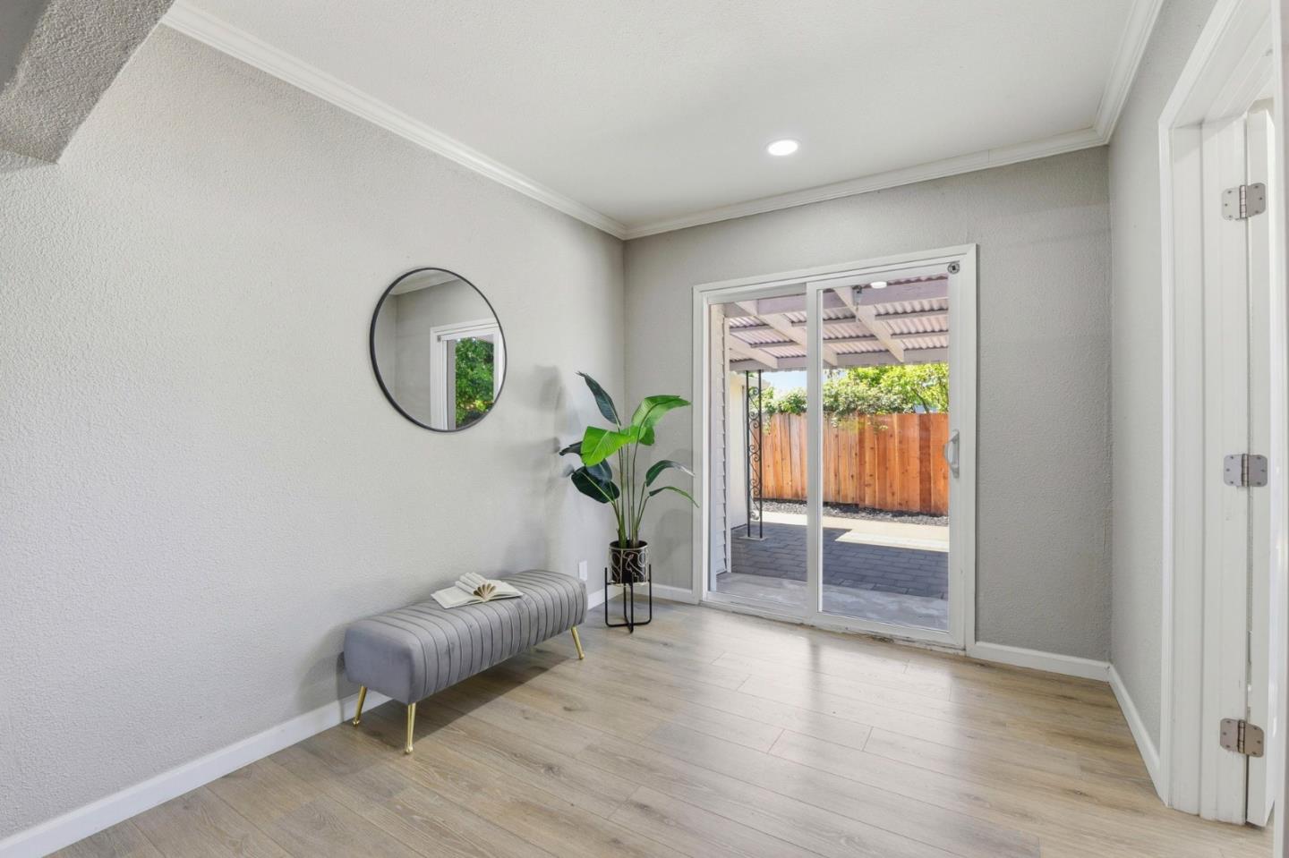 Detail Gallery Image 18 of 38 For 2383 Menalto Ave, East Palo Alto,  CA 94303 - 4 Beds | 2 Baths