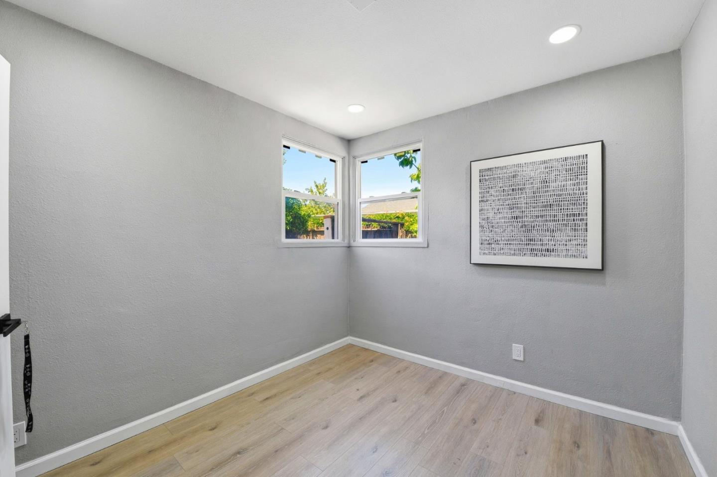 Detail Gallery Image 19 of 38 For 2383 Menalto Ave, East Palo Alto,  CA 94303 - 4 Beds | 2 Baths