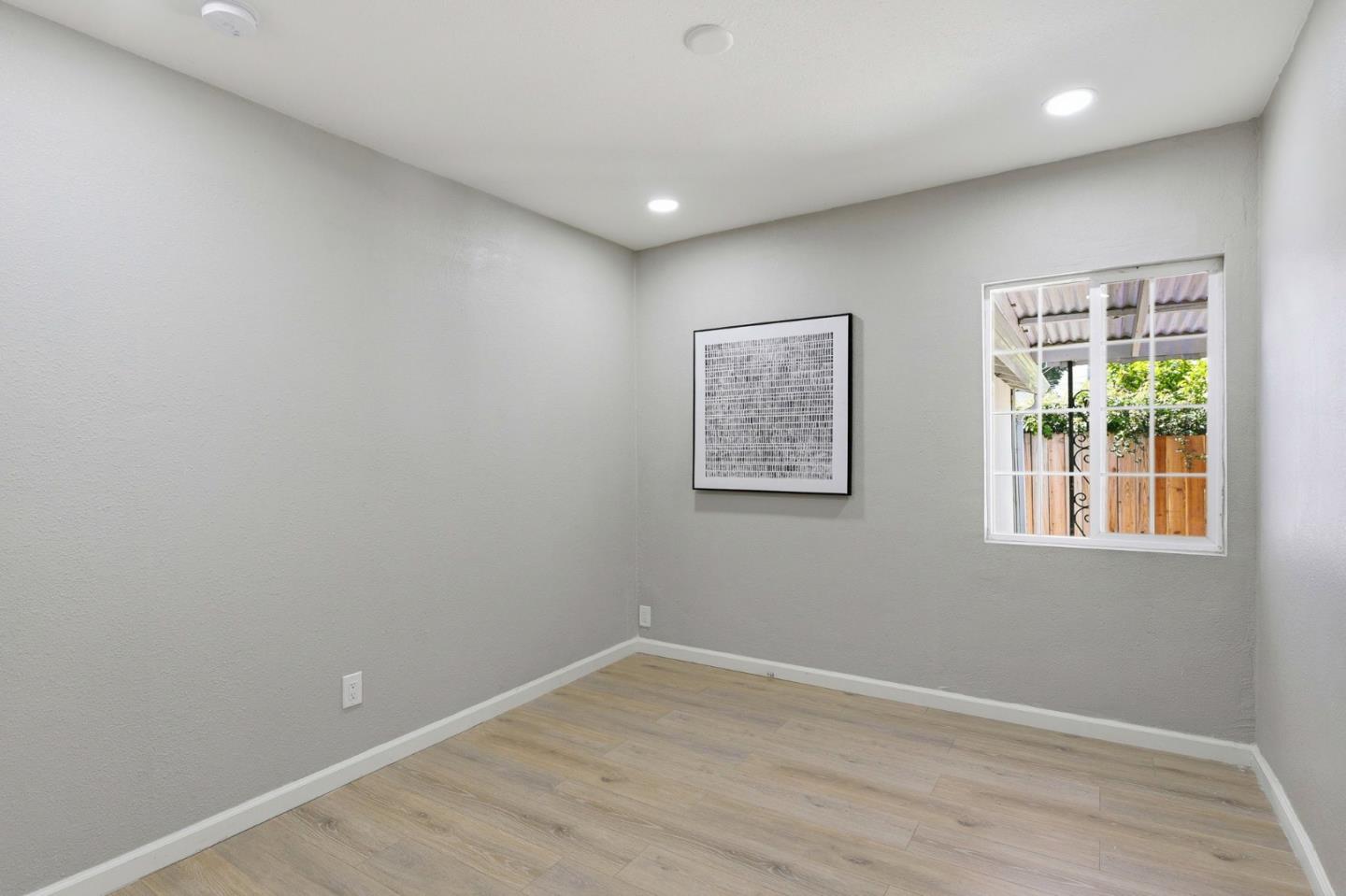 Detail Gallery Image 21 of 38 For 2383 Menalto Ave, East Palo Alto,  CA 94303 - 4 Beds | 2 Baths