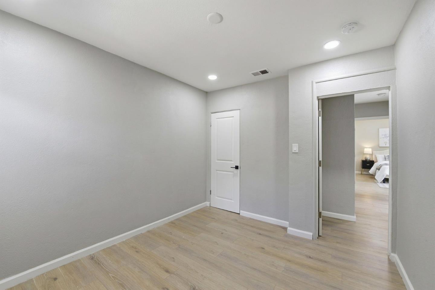 Detail Gallery Image 22 of 38 For 2383 Menalto Ave, East Palo Alto,  CA 94303 - 4 Beds | 2 Baths