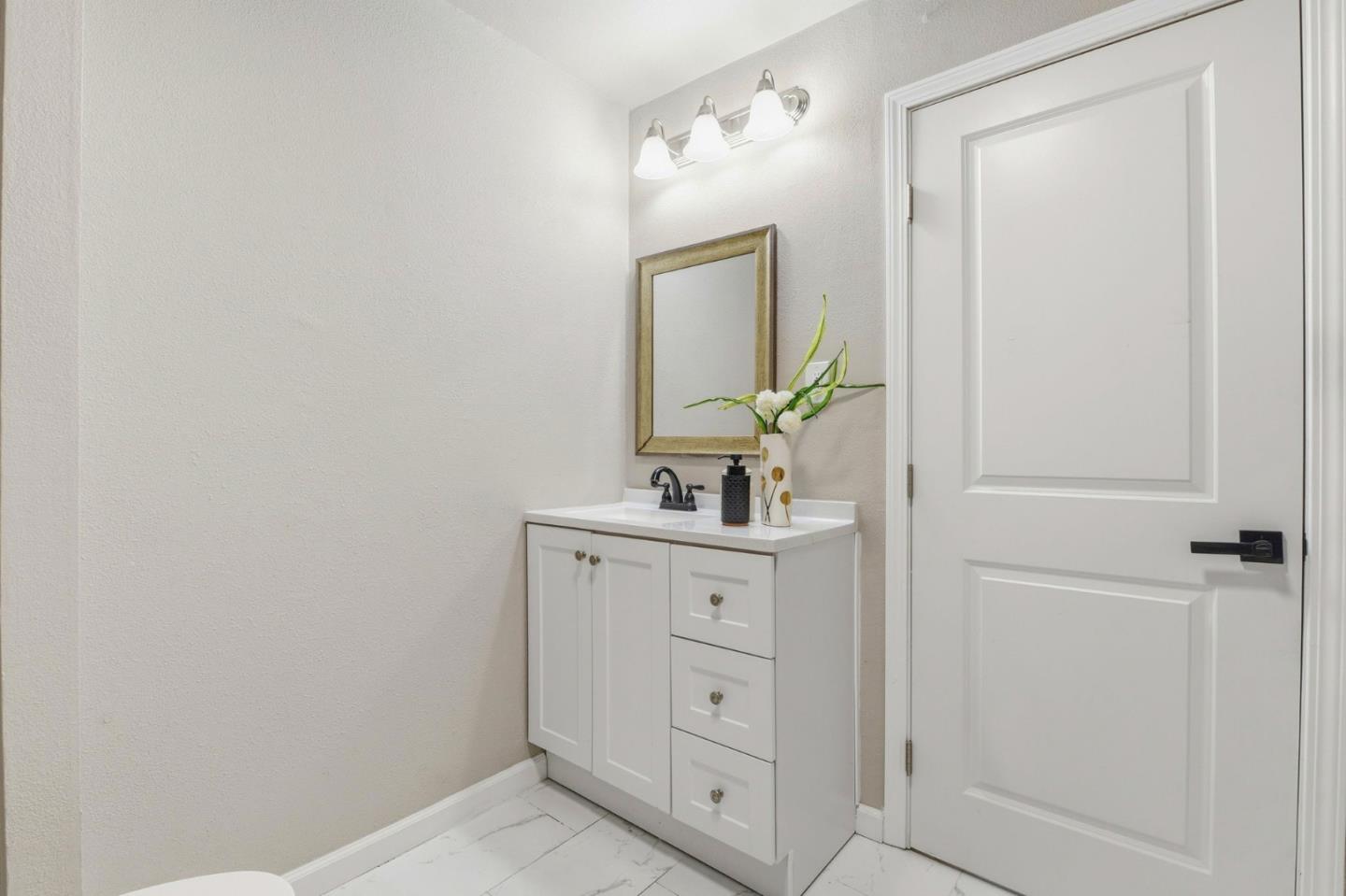 Detail Gallery Image 24 of 38 For 2383 Menalto Ave, East Palo Alto,  CA 94303 - 4 Beds | 2 Baths