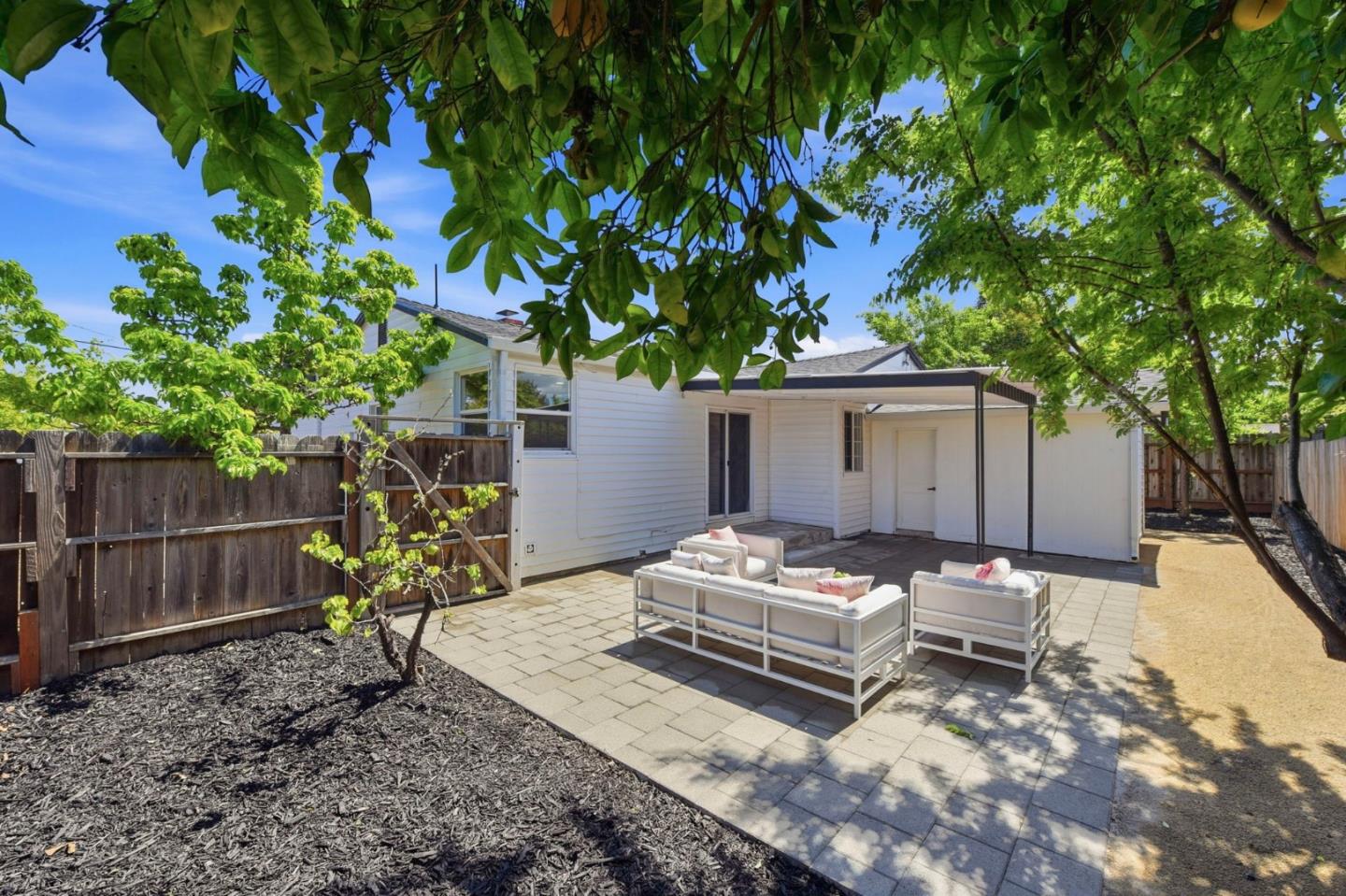 Detail Gallery Image 32 of 38 For 2383 Menalto Ave, East Palo Alto,  CA 94303 - 4 Beds | 2 Baths