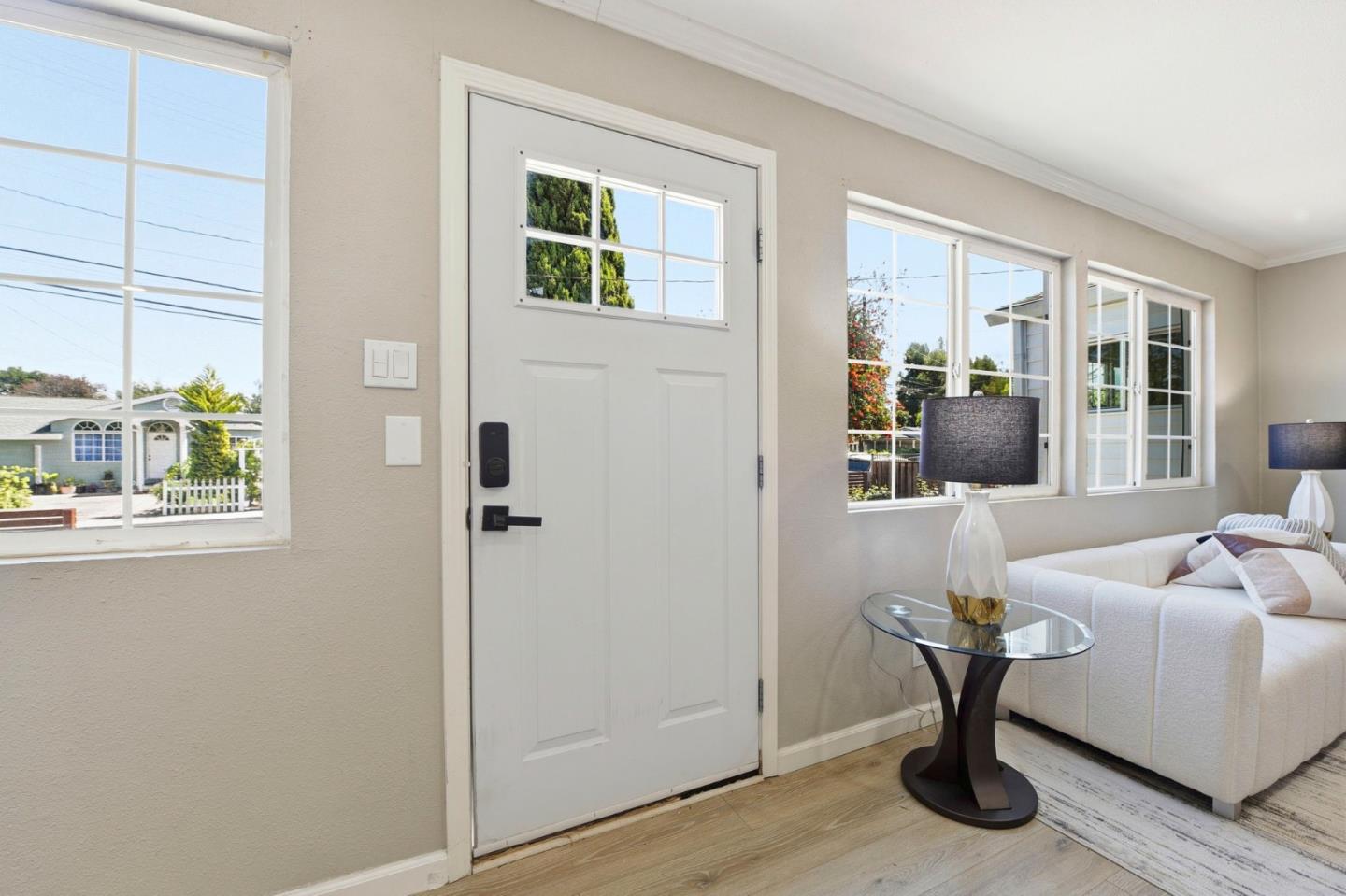 Detail Gallery Image 6 of 38 For 2383 Menalto Ave, East Palo Alto,  CA 94303 - 4 Beds | 2 Baths