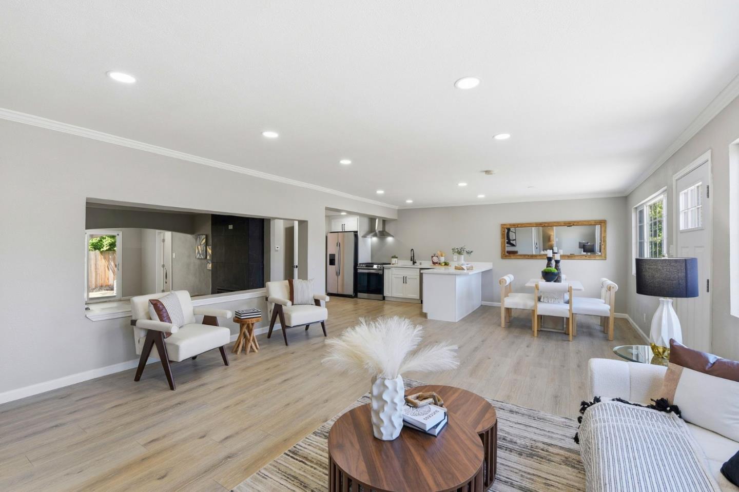 Detail Gallery Image 7 of 38 For 2383 Menalto Ave, East Palo Alto,  CA 94303 - 4 Beds | 2 Baths