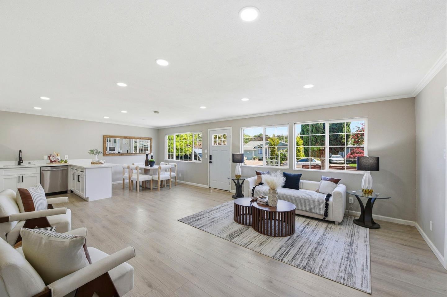 Detail Gallery Image 8 of 38 For 2383 Menalto Ave, East Palo Alto,  CA 94303 - 4 Beds | 2 Baths