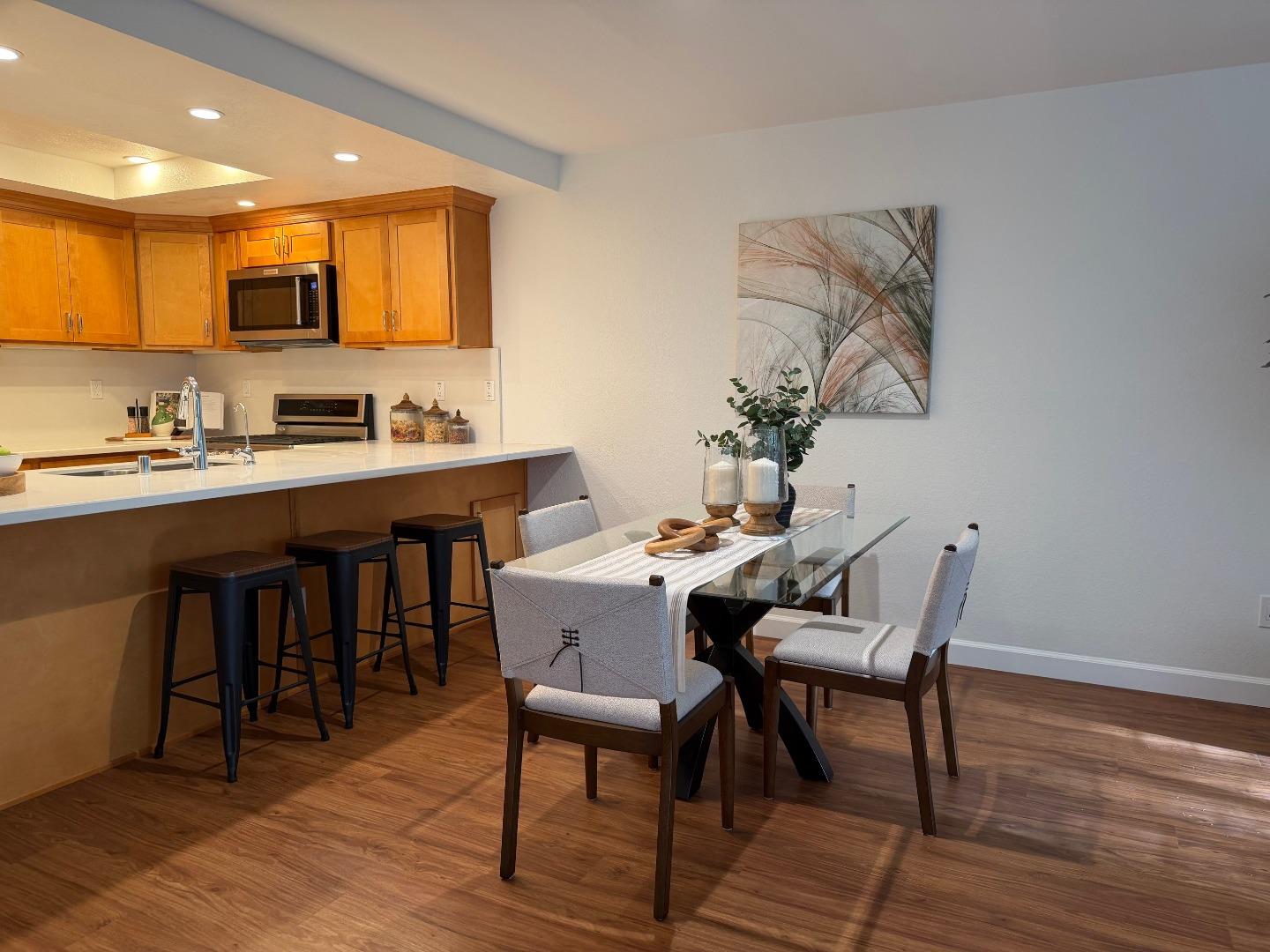 Detail Gallery Image 7 of 23 For 1362 Keenan Way, San Jose,  CA 95125 - 2 Beds | 2/1 Baths