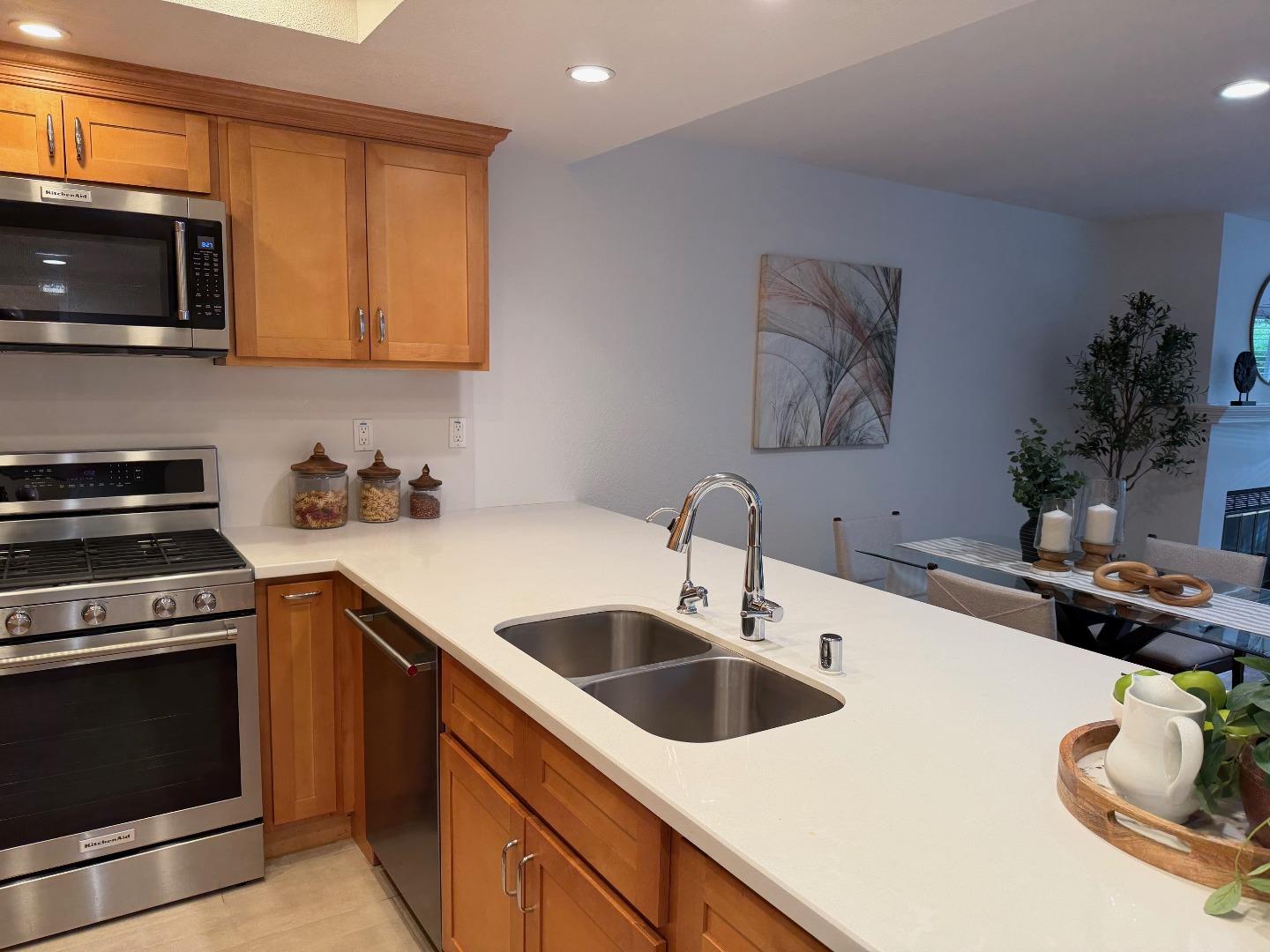 Detail Gallery Image 8 of 23 For 1362 Keenan Way, San Jose,  CA 95125 - 2 Beds | 2/1 Baths