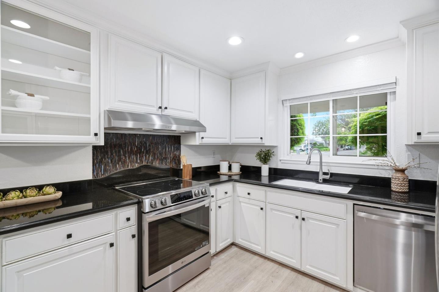 Detail Gallery Image 8 of 28 For 3348 Valley Forge Way, San Jose,  CA 95117 - 4 Beds | 2 Baths