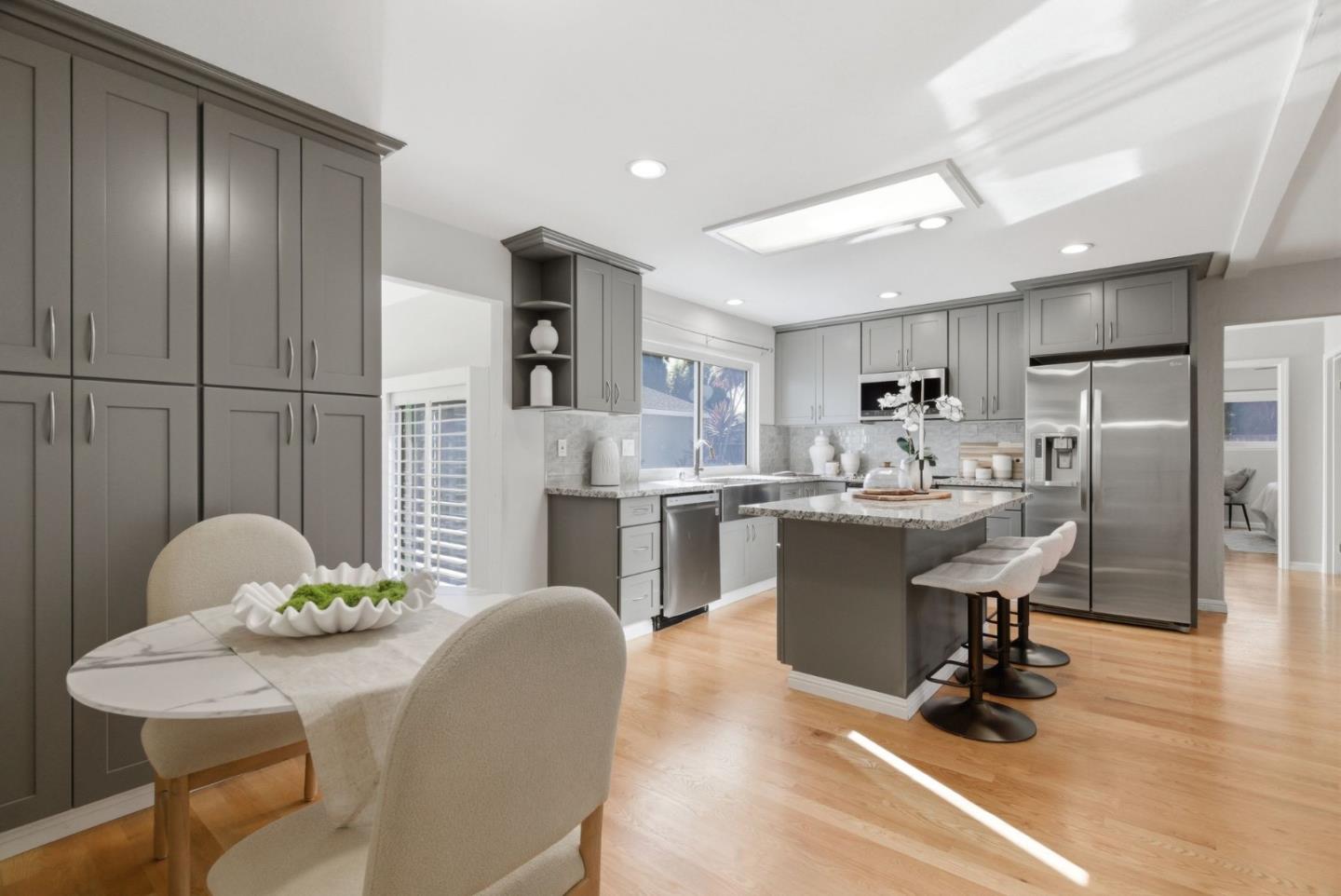 Detail Gallery Image 11 of 31 For 2530 Huerto, San Jose,  CA 95128 - 3 Beds | 2 Baths