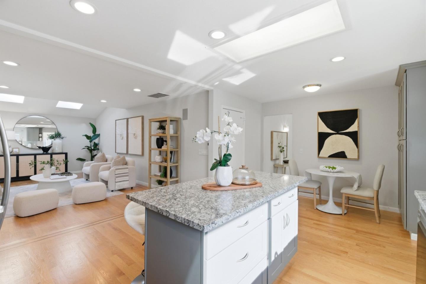 Detail Gallery Image 13 of 31 For 2530 Huerto, San Jose,  CA 95128 - 3 Beds | 2 Baths