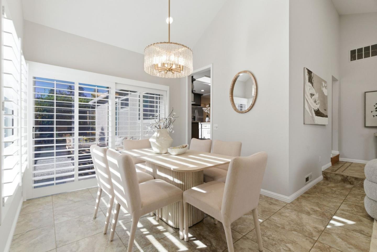 Detail Gallery Image 3 of 31 For 2530 Huerto, San Jose,  CA 95128 - 3 Beds | 2 Baths