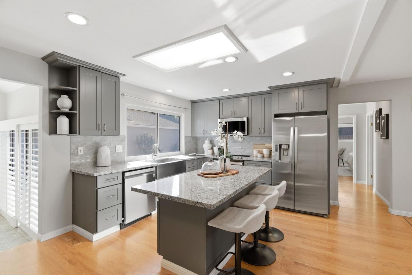 Detail Gallery Image 4 of 31 For 2530 Huerto, San Jose,  CA 95128 - 3 Beds | 2 Baths