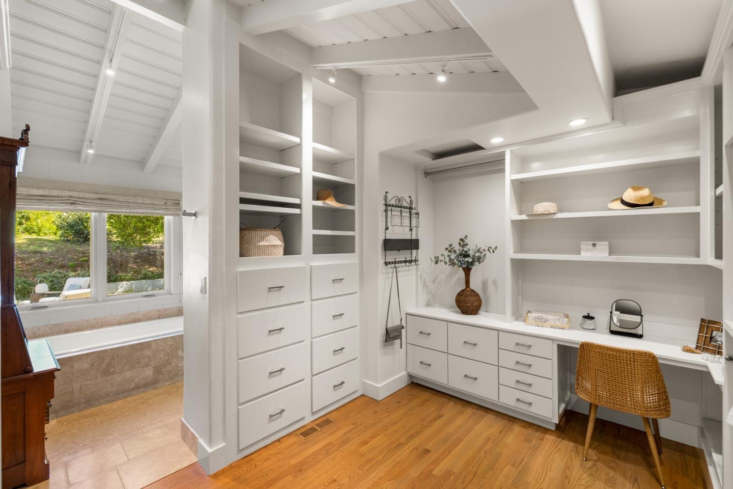 Detail Gallery Image 17 of 36 For 58 La Rancheria, Carmel Valley,  CA 93924 - 3 Beds | 3 Baths