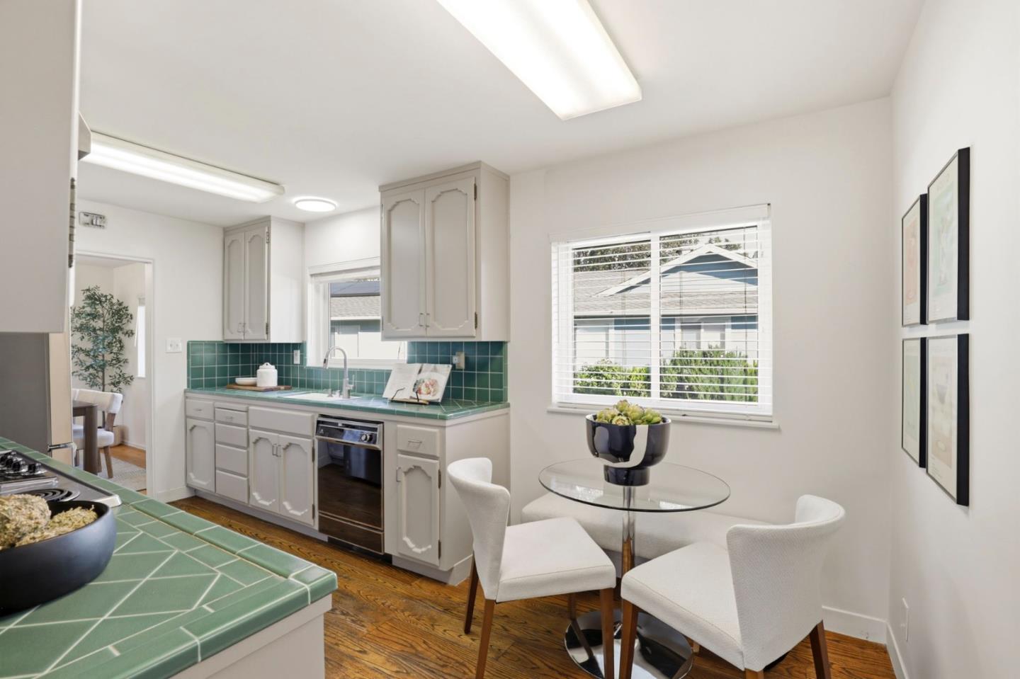 Detail Gallery Image 14 of 34 For 449 Santa Clara Ave, Redwood City,  CA 94061 - 3 Beds | 2/1 Baths