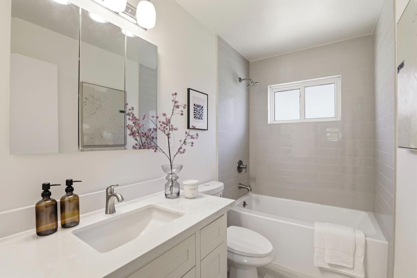 Detail Gallery Image 20 of 34 For 449 Santa Clara Ave, Redwood City,  CA 94061 - 3 Beds | 2/1 Baths