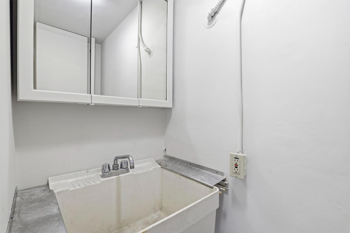 Detail Gallery Image 25 of 34 For 449 Santa Clara Ave, Redwood City,  CA 94061 - 3 Beds | 2/1 Baths