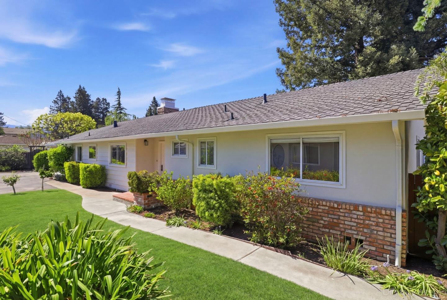 Detail Gallery Image 3 of 34 For 449 Santa Clara Ave, Redwood City,  CA 94061 - 3 Beds | 2/1 Baths