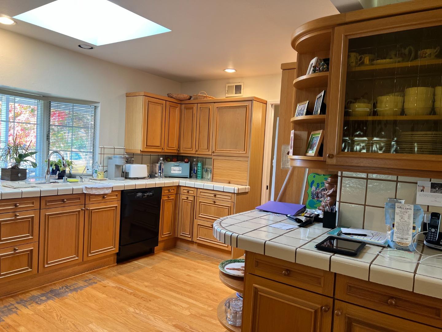 Detail Gallery Image 7 of 16 For 493 Casita Way, Los Altos,  CA 94022 - 3 Beds | 2 Baths