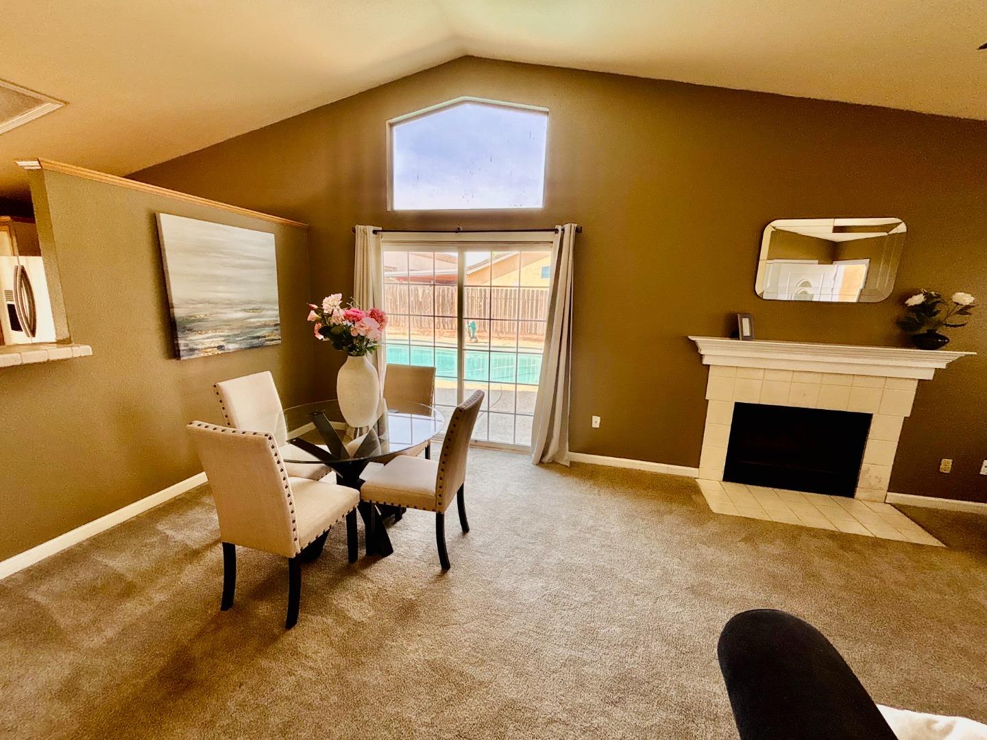 Detail Gallery Image 3 of 11 For 6 Westmont Ct, Merced,  CA 95348 - 4 Beds | 2/1 Baths