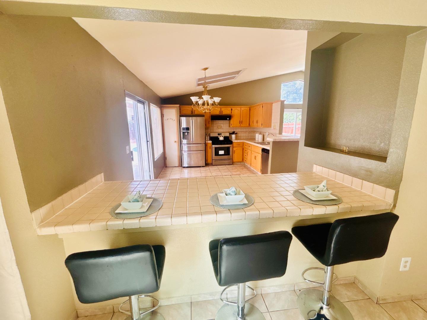 Detail Gallery Image 8 of 11 For 6 Westmont Ct, Merced,  CA 95348 - 4 Beds | 2/1 Baths