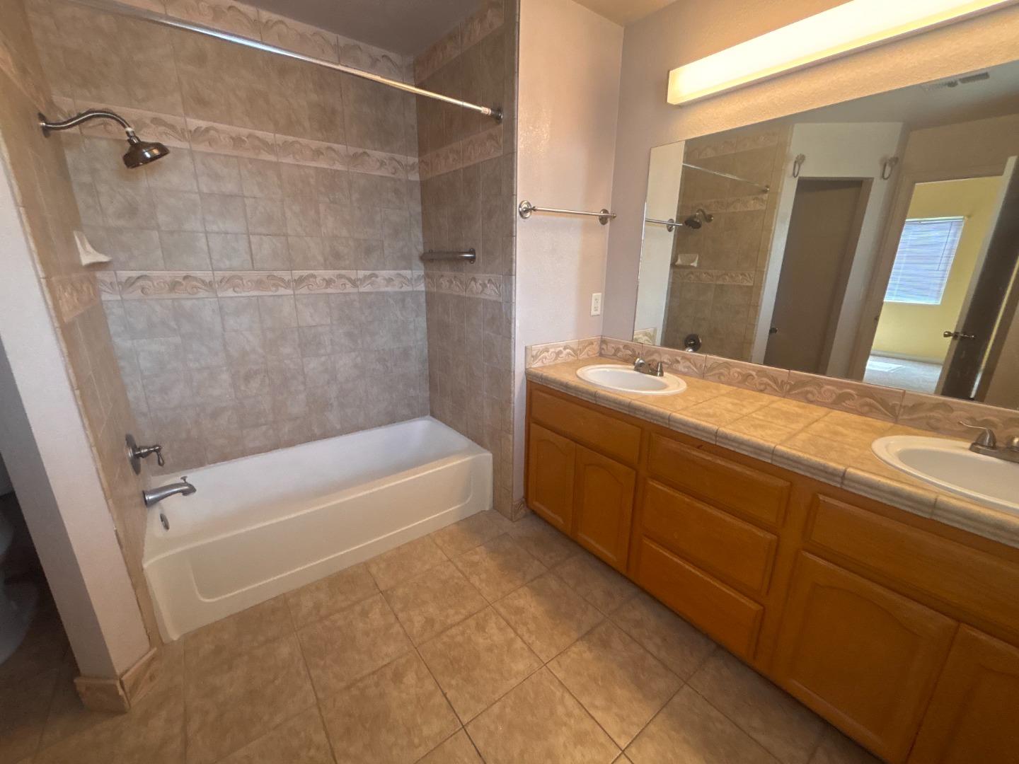 Detail Gallery Image 9 of 11 For 6 Westmont Ct, Merced,  CA 95348 - 4 Beds | 2/1 Baths