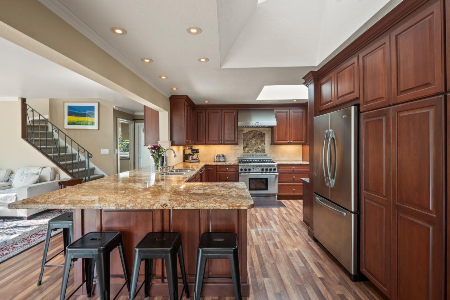 Detail Gallery Image 13 of 28 For 2725 Belmont Canyon, Belmont,  CA 94002 - 4 Beds | 3/1 Baths