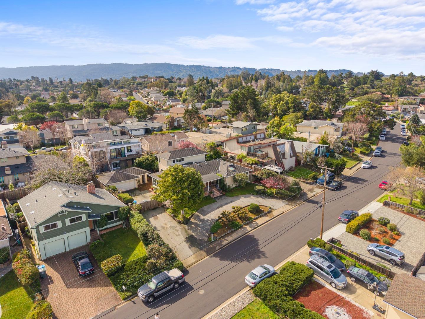 Detail Gallery Image 26 of 28 For 2725 Belmont Canyon, Belmont,  CA 94002 - 4 Beds | 3/1 Baths