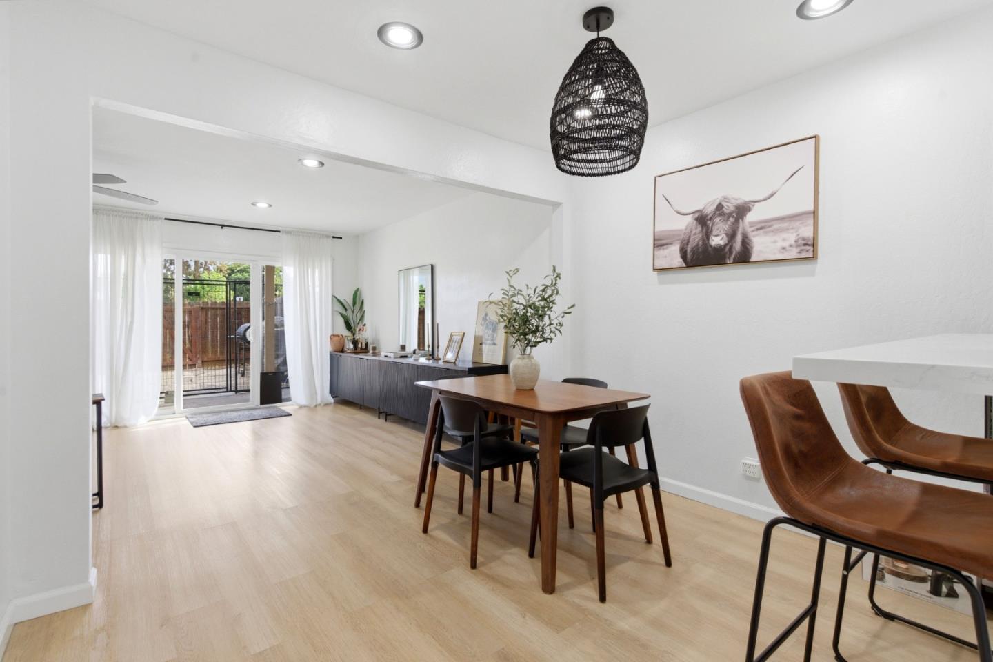 Detail Gallery Image 10 of 29 For 45 Villa Pacheco Ct, Hollister,  CA 95023 - 3 Beds | 2/1 Baths