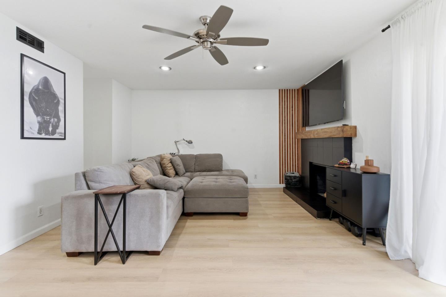 Detail Gallery Image 13 of 29 For 45 Villa Pacheco Ct, Hollister,  CA 95023 - 3 Beds | 2/1 Baths