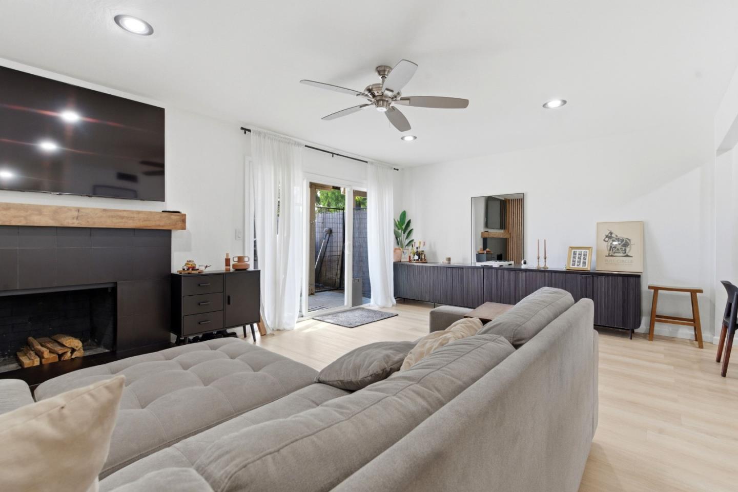 Detail Gallery Image 15 of 29 For 45 Villa Pacheco Ct, Hollister,  CA 95023 - 3 Beds | 2/1 Baths