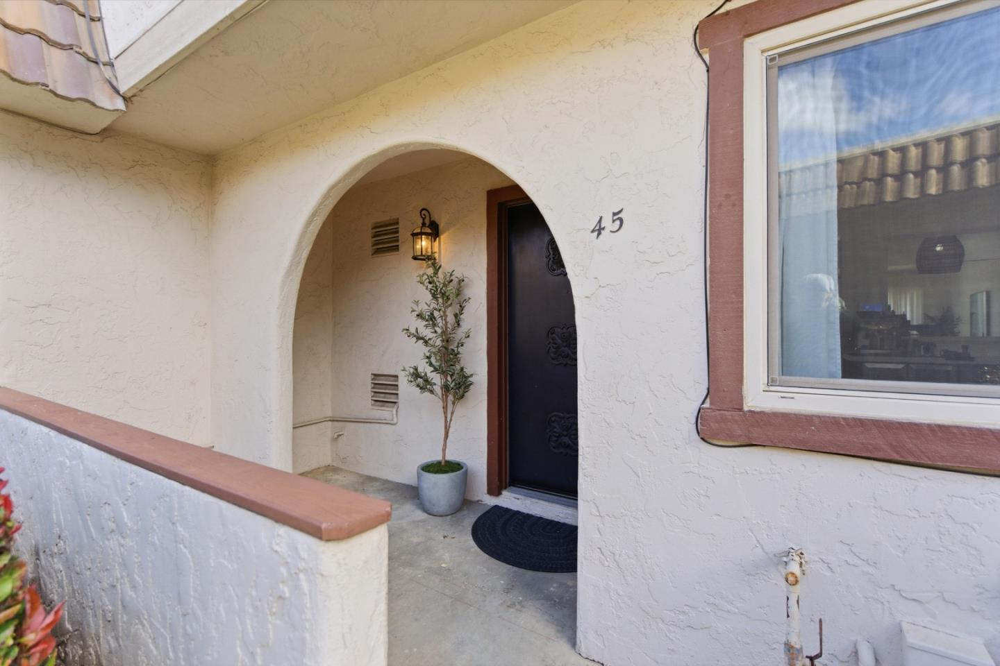 Detail Gallery Image 2 of 29 For 45 Villa Pacheco Ct, Hollister,  CA 95023 - 3 Beds | 2/1 Baths