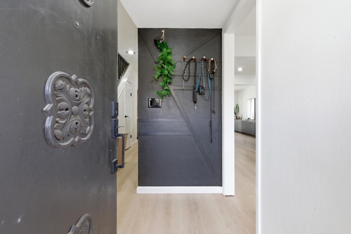 Detail Gallery Image 3 of 29 For 45 Villa Pacheco Ct, Hollister,  CA 95023 - 3 Beds | 2/1 Baths