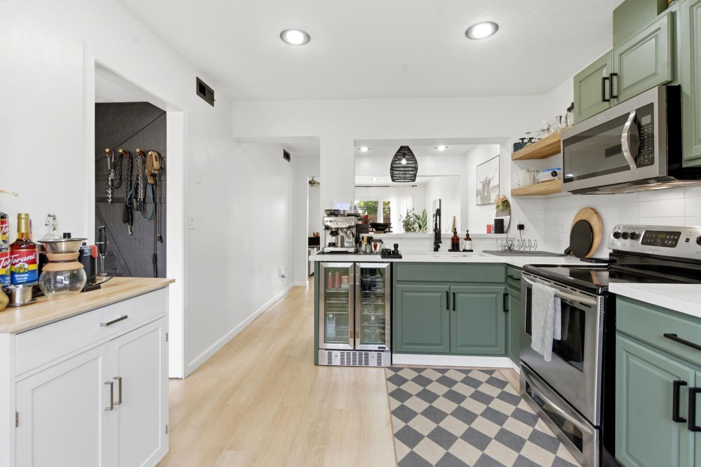 Detail Gallery Image 6 of 29 For 45 Villa Pacheco Ct, Hollister,  CA 95023 - 3 Beds | 2/1 Baths