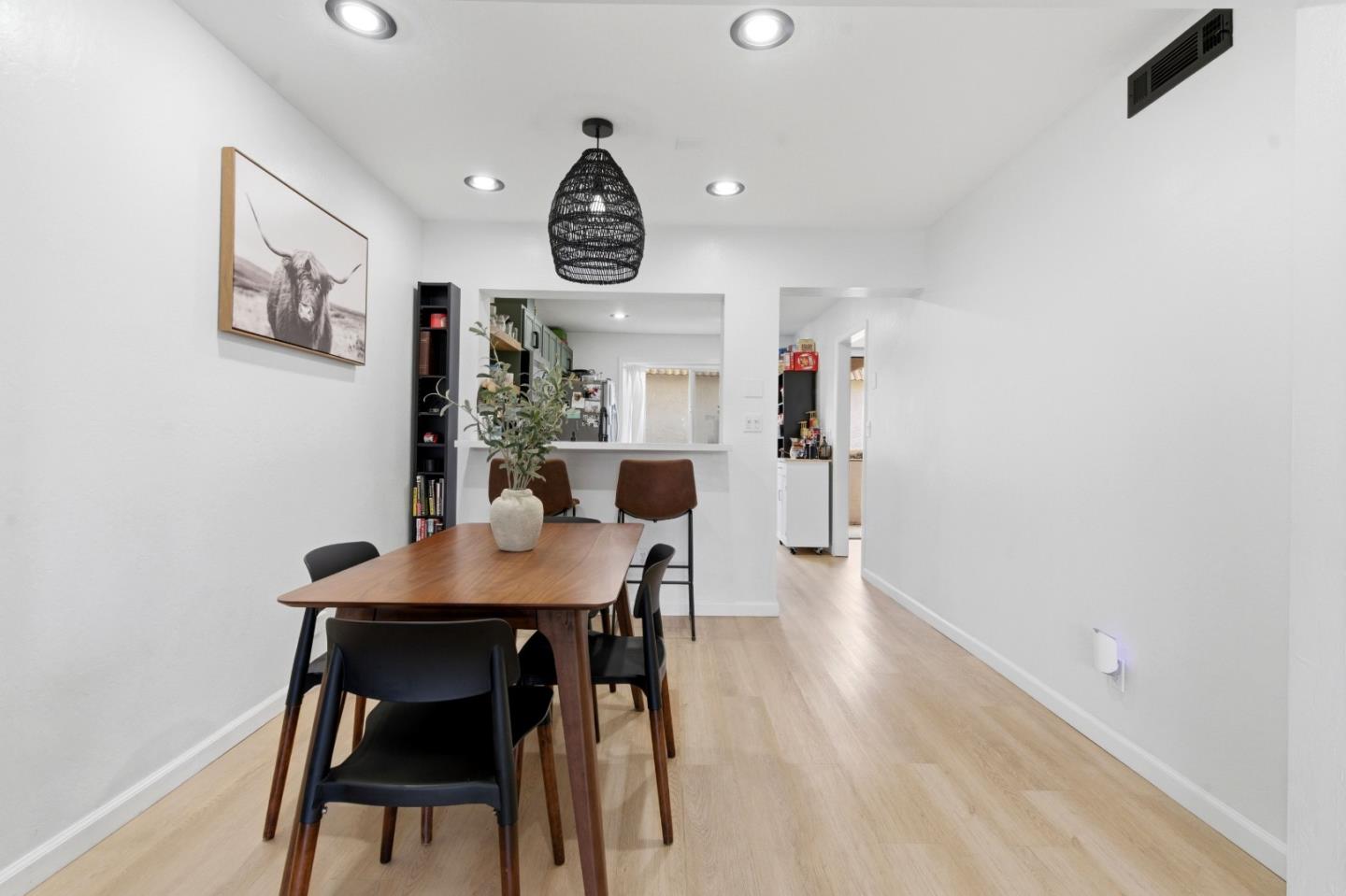 Detail Gallery Image 9 of 29 For 45 Villa Pacheco Ct, Hollister,  CA 95023 - 3 Beds | 2/1 Baths