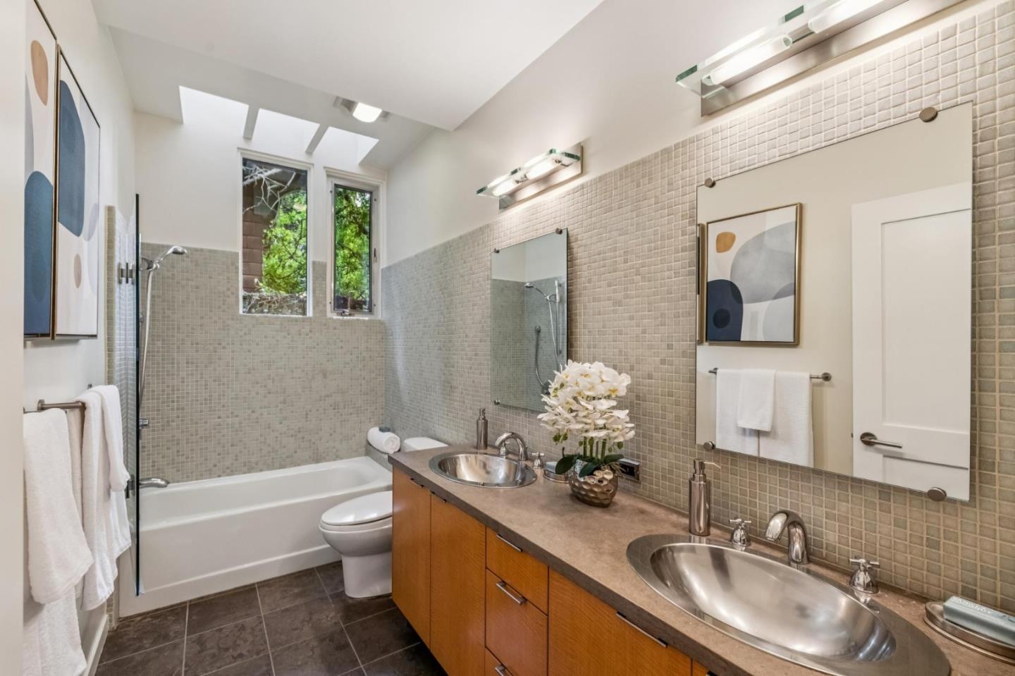 Detail Gallery Image 23 of 54 For 839 Melville Ave, Palo Alto,  CA 94301 - 6 Beds | 4 Baths