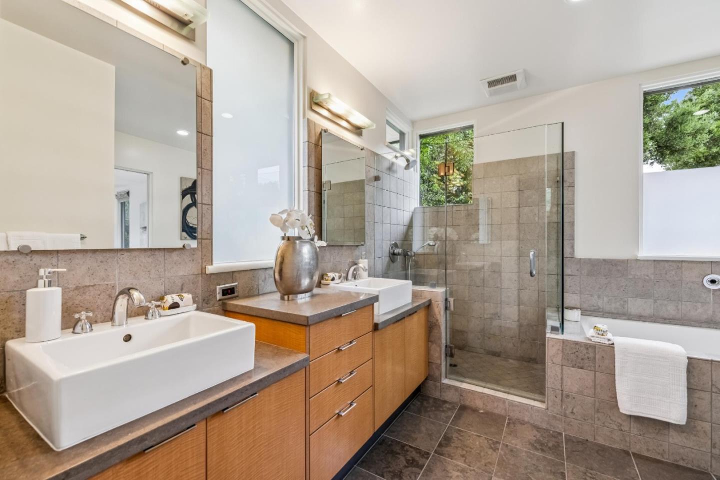 Detail Gallery Image 31 of 54 For 839 Melville Ave, Palo Alto,  CA 94301 - 6 Beds | 4 Baths