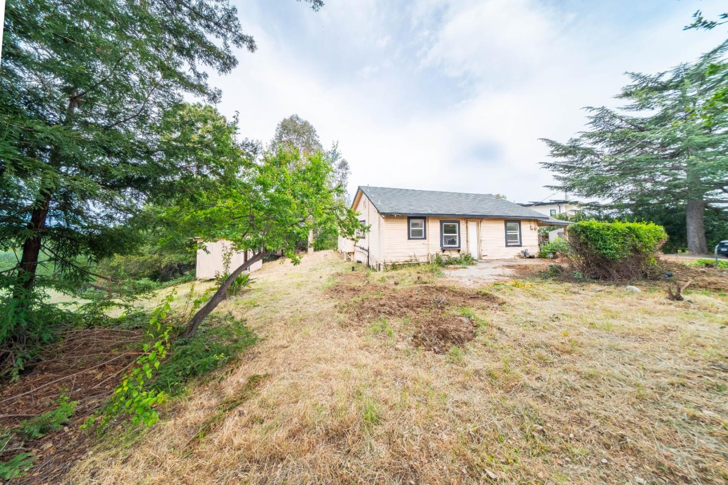 Detail Gallery Image 9 of 12 For 22645 San Juan Rd, Cupertino,  CA 95014 - 2 Beds | 1 Baths