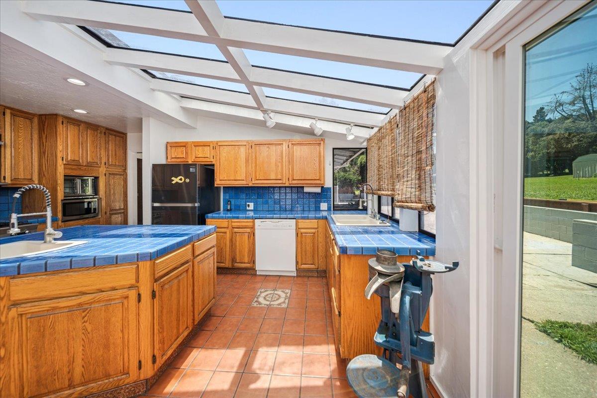 Detail Gallery Image 11 of 77 For 5599 Branciforte Dr, Santa Cruz,  CA 95065 - 3 Beds | 3 Baths